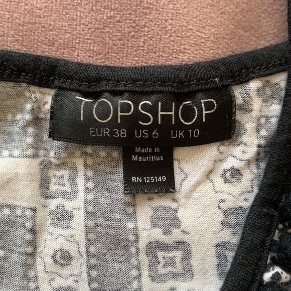 🤩2 for $20 Topshop crop top with pompom details - Picture 3 of 3